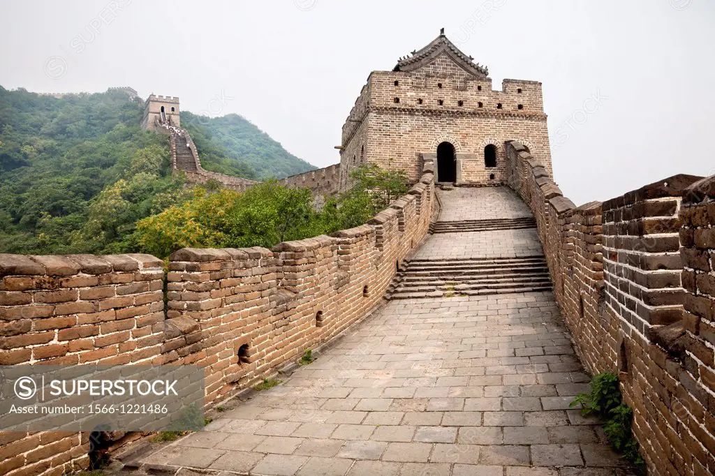 great wall of china lost in the fog