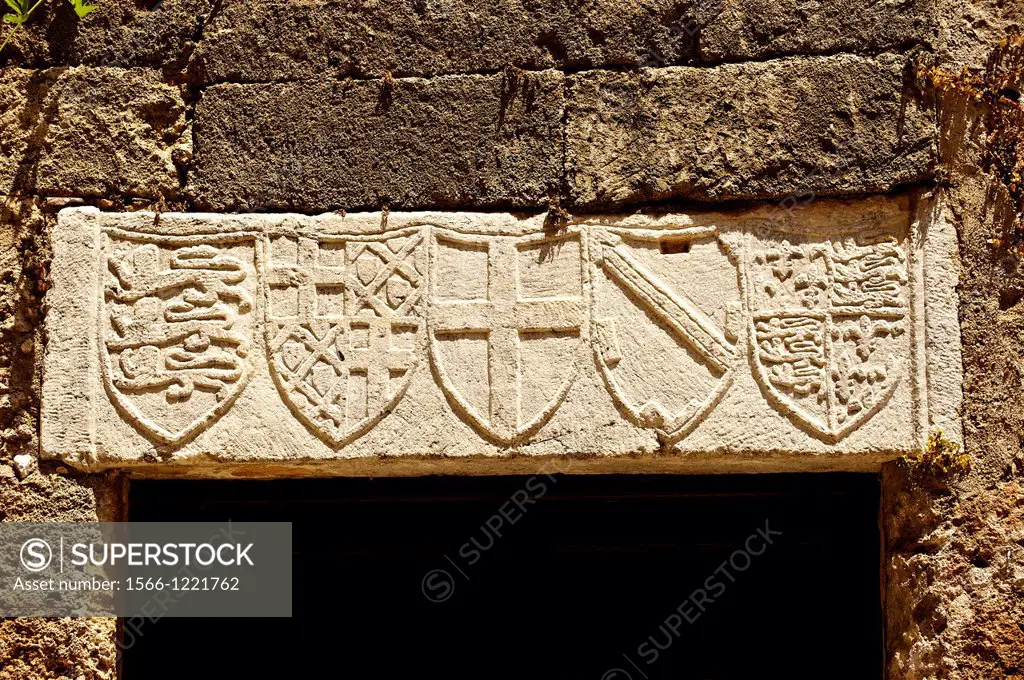 Heraldic Symbols on a lodge in the Avenue of the Knights  right are the 3 lions of the Great Seal of King John 1 of England used from 1198  1340, mid...
