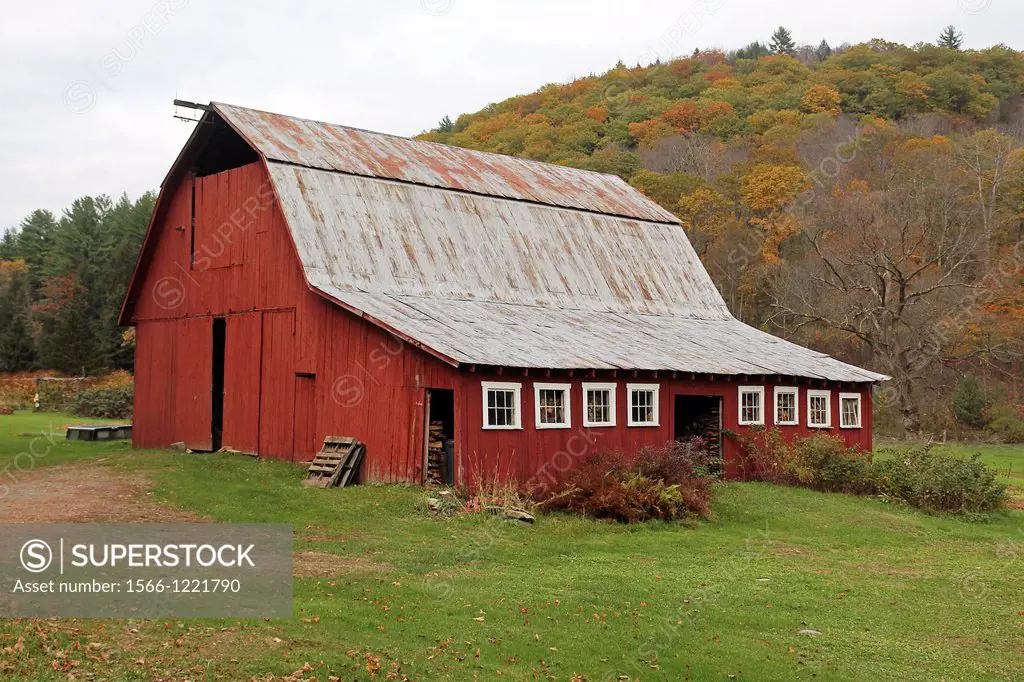 Autumn view of a barn in Brookline, Vermont