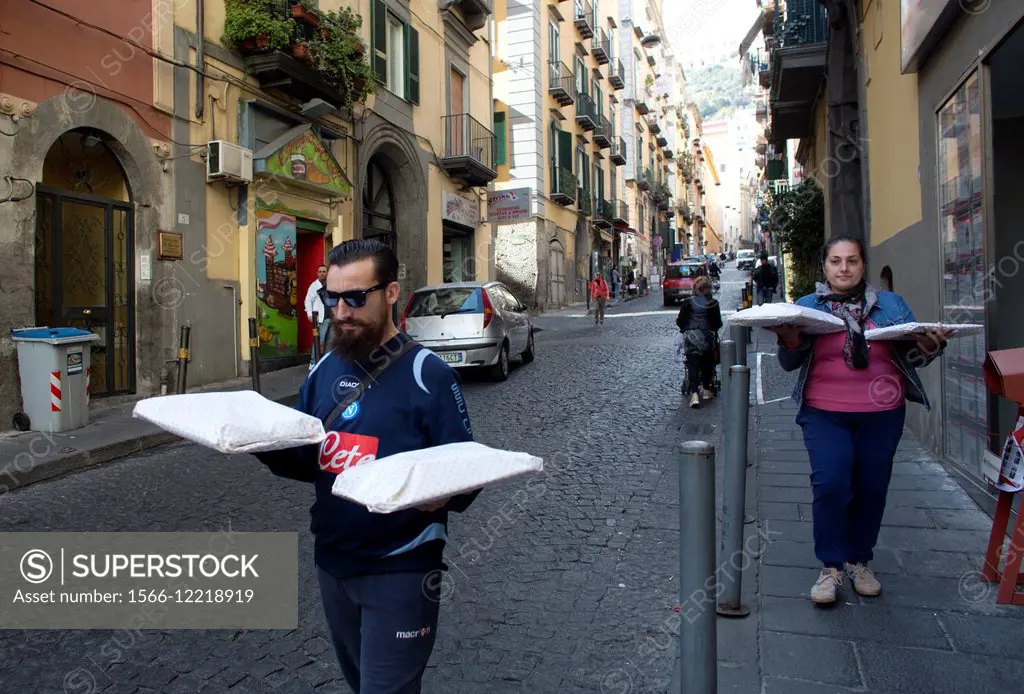 delicacy delivery in naples.