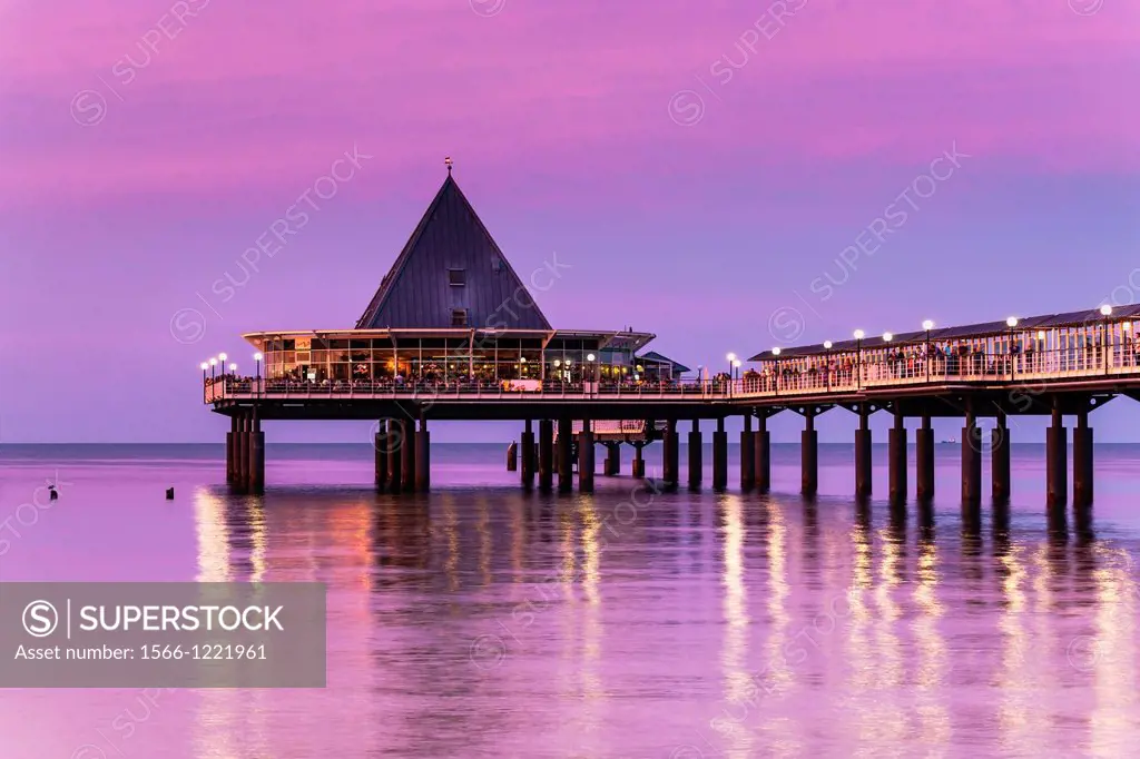 The Heringsdorf Pier is a pier at the Baltic Sea The pier is 508 meters long It was built in 1995, Heringsdorf, Usedom Island, County Vorpommern-Greif...