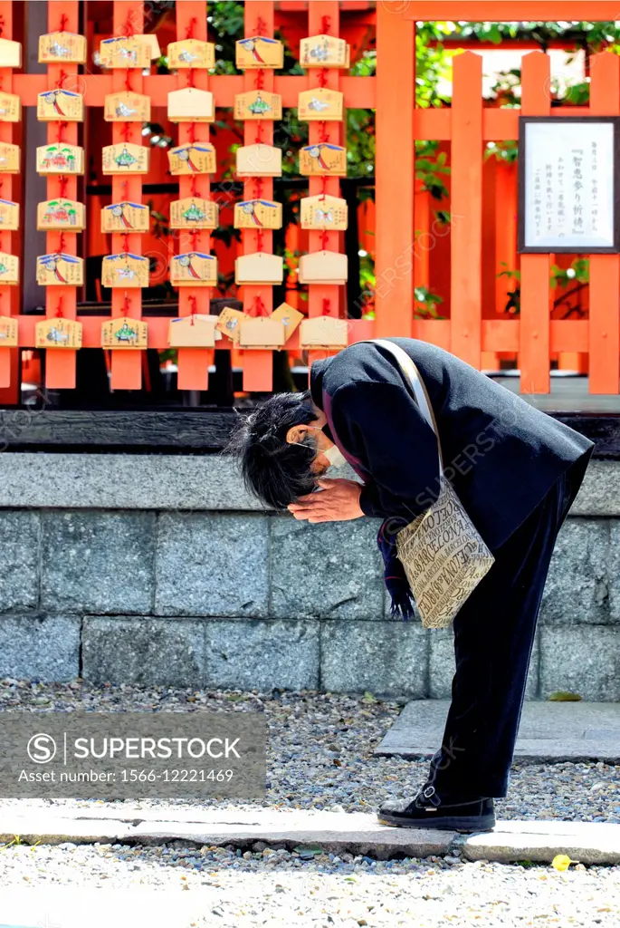 single person pryaing at Fushimi Inari-taisha Shrine, head shrine of Inari located in Fushimi-ku, Kyoto, Kansai Region, Japan.