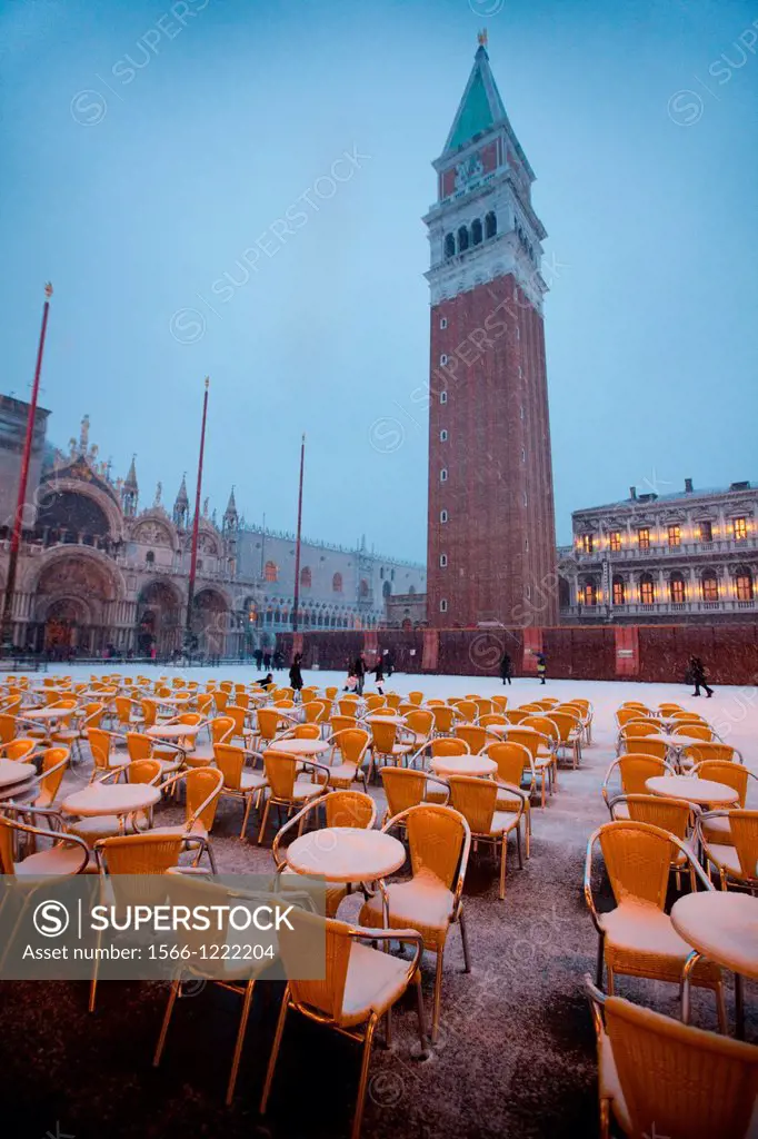 The Quadri´s bar chairs covered with snow, St  Mark´s square, Venice, Italy, Europe