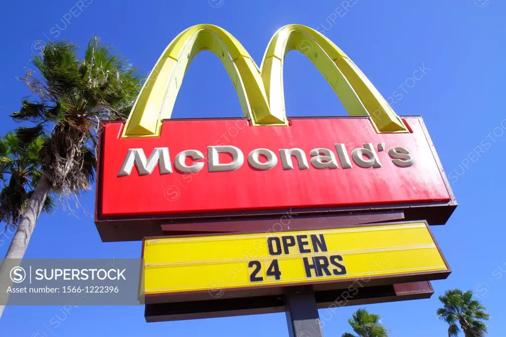 Florida, Miami, Homestead, Florida City, McDonald´s, restaurant, fast food, sign, golden arches, open 24 hours, palm trees, blue sky,
