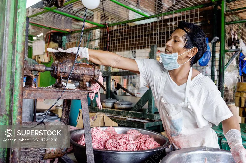 Man hand-making mince meat, Carbon market, Cebu, Visayas, Philippines, South East Asia