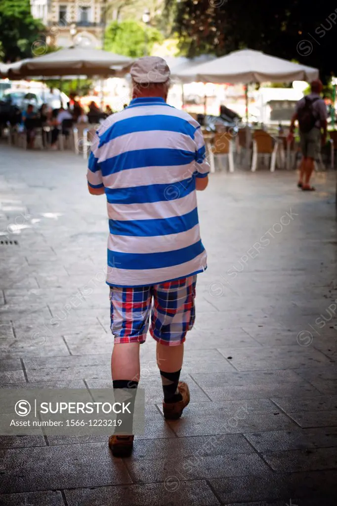 Tourist with stripes, checks and diamonds in Valencia city.