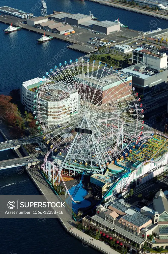 Japan, Yokohama City, Yokohama bay, Cosmo World´s Ferris Wheel.