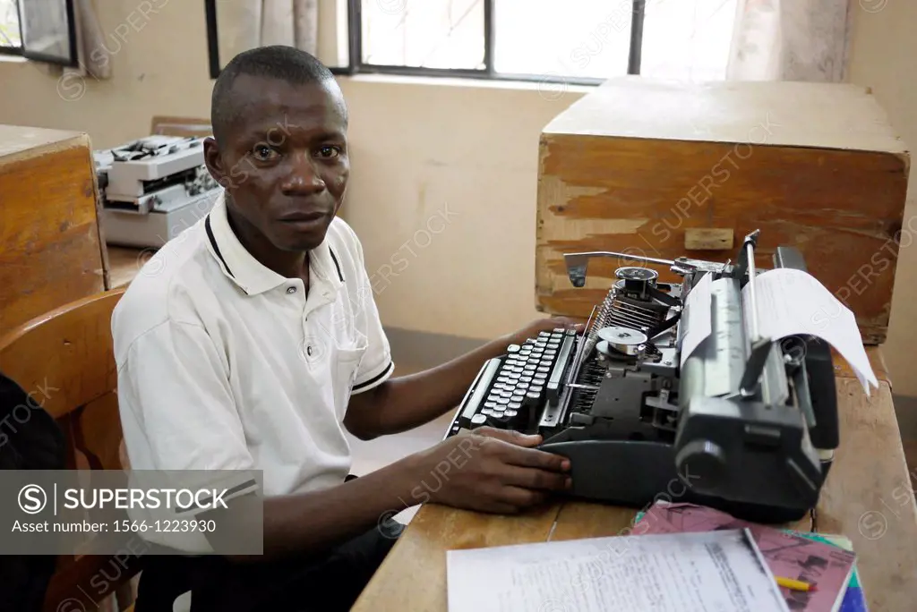 Kenya. At Don Bosco´s school for vocational training, Kakuma refugee camp, Turkana. Typing and computer class