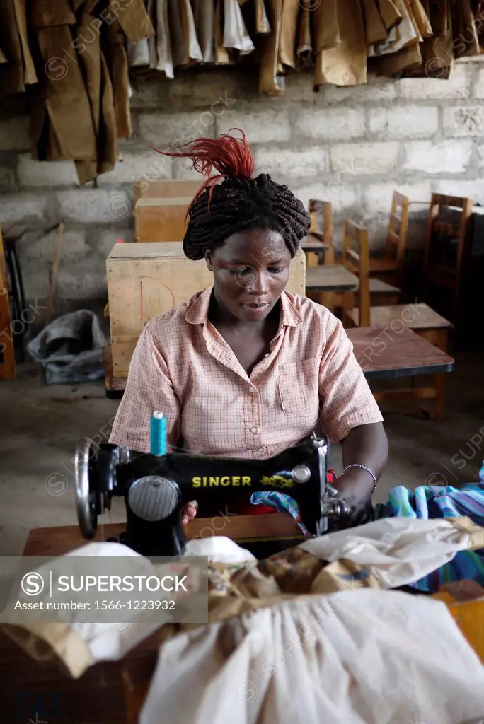 Kenya. At Don Bosco´s school for vocational training, Kakuma refugee camp, Turkana. Woman at sewing class.