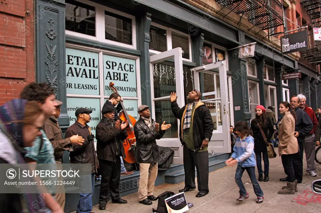 USA, New York, Soul singers at Green Street, in Soho