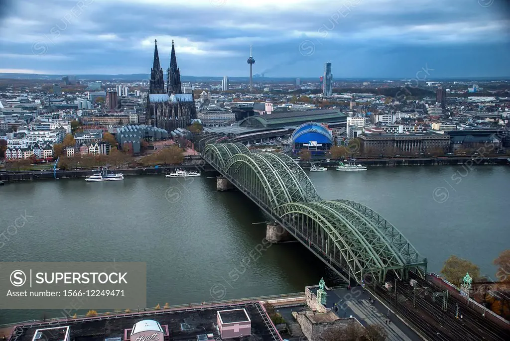 Birdsview of the Cologne Cathedral.