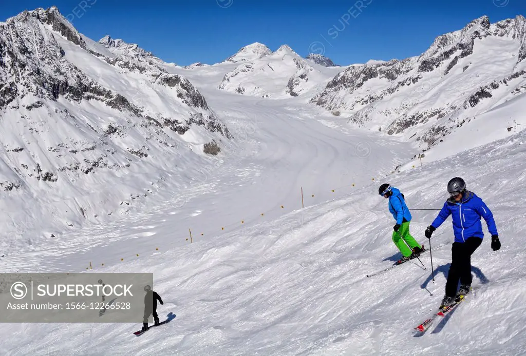 skiing down from Eggishorn, Aletsch glacier down there, Bernese Alps, Jungfrau-Aletsch-Bietschhorn region - UNESCO World Heritage Site, Canton Valais,...