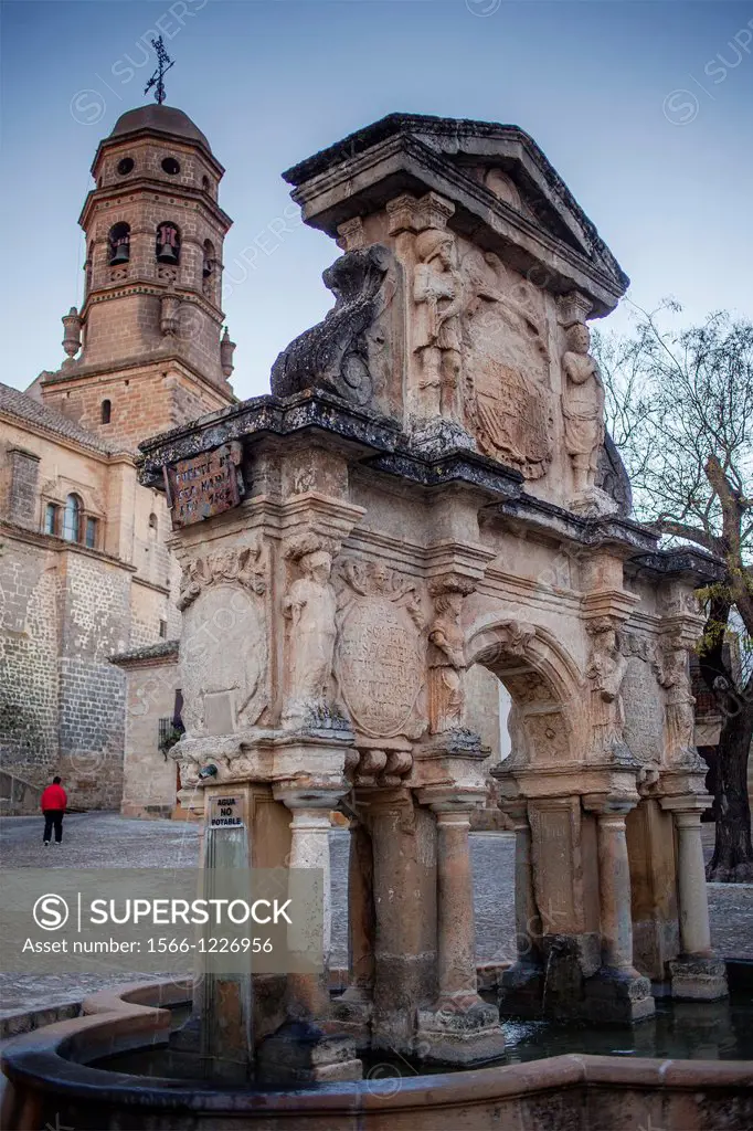 Santa Maria fountain, in Santa María´s square In background bell tower of the cathedral  Baeza  Jaén province  Spain