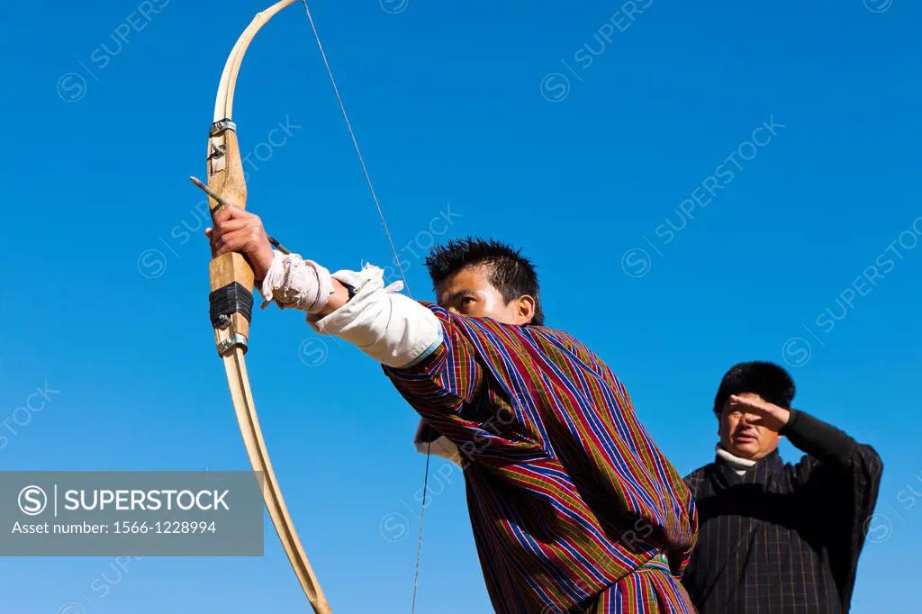Archery, Bhutan´s national sport, Bumthang, Bhutan, Asia.