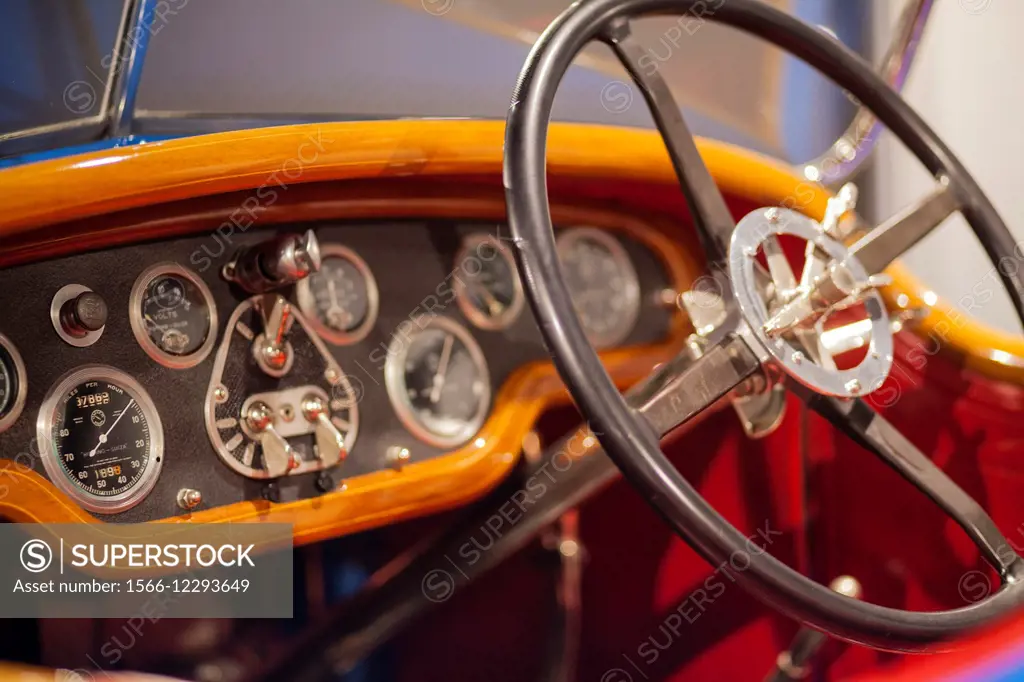 1928 Hispano-Suiza dasboard close up