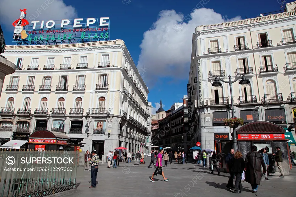 The Puerta del Sol square in Madrid is. Here is since 1950 the so-called Kilometre Zero of the Spanish radial roads.