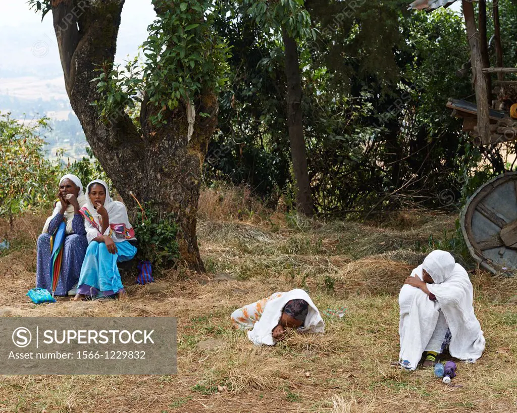 Women waiting for the priest to arrive in Bahir Dar