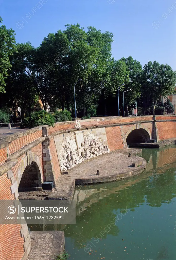 France, Haute Garonne, World Heritage Site, Toulouse, Canal du Midi, Ponts Jumeaux Twin bridges, Allegory of the union of the Atlantic ocean and the M...