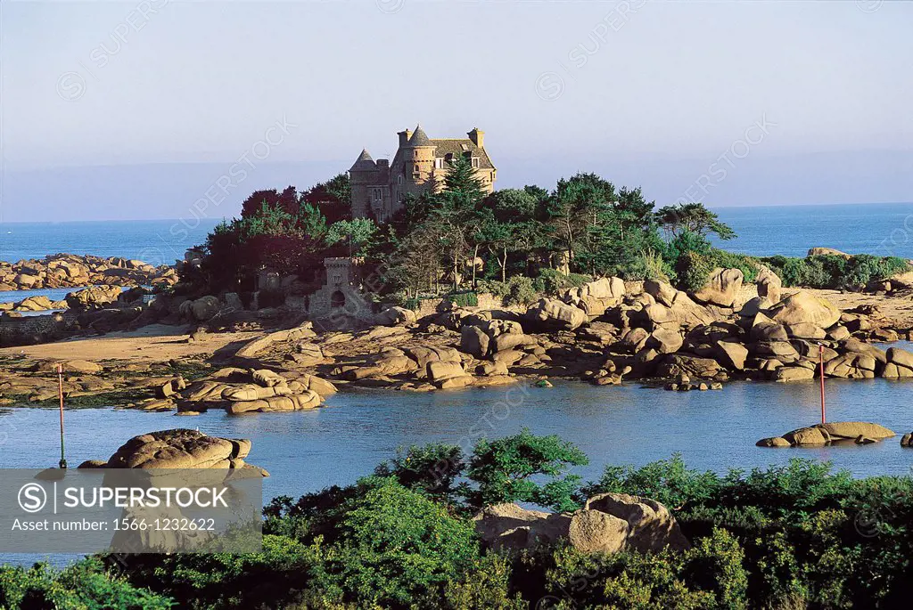France, Brittany, Cotes d´Armor, Pink granite coast, Costaeres castle