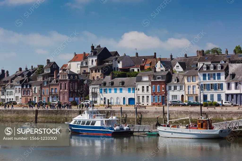 France, Picardy Region, Somme Department, St-Valery sur Somme, Somme Bay Resort town, town view