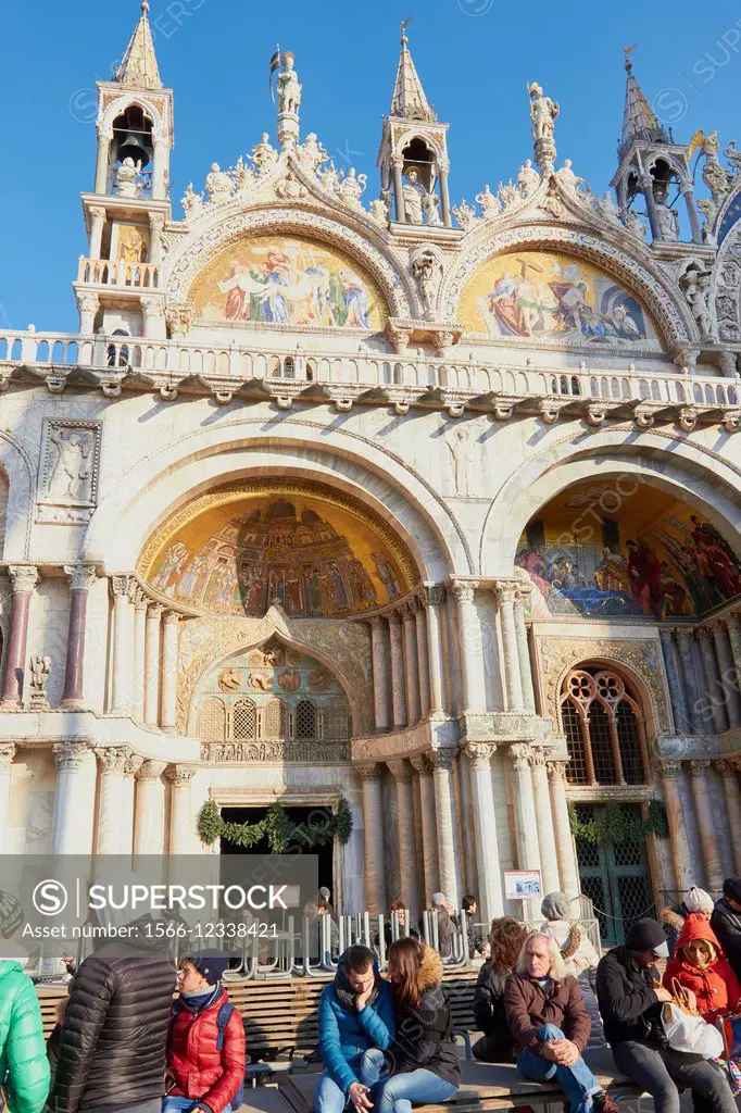 Mosaics above the west facade of 12th century St Mark´s Basilica, Venice, Veneto, Italy, Europe.