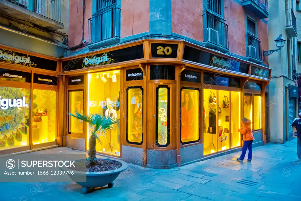 Desigual fashion clothing shop, Barri Gotic, Barcelona, Spain.