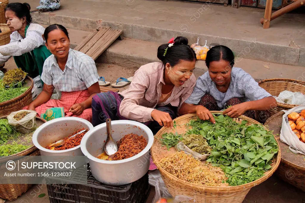 View of the Myinkaba market, Old Bagan, Pagan, Burma, Myanmar, Asia