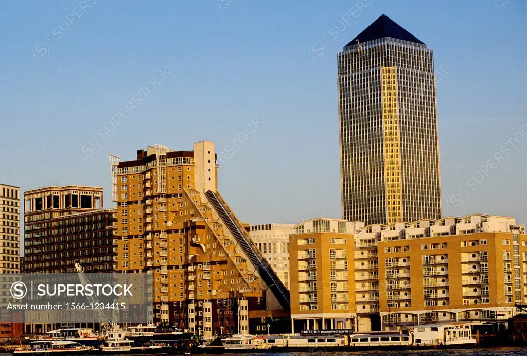 London docklands and One Canada Square skyscraper in background, London, England, UK