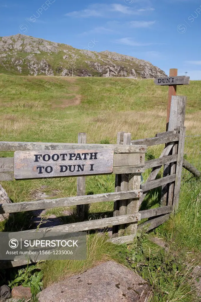Footpath to Dun 1, Isle of Iona, Scotland, UK