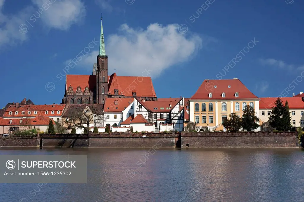 View over the Oder river to dome island and the Church of the Holy Cross, Wroclaw county, Voivodeship Lower Silesian, Poland, Europe