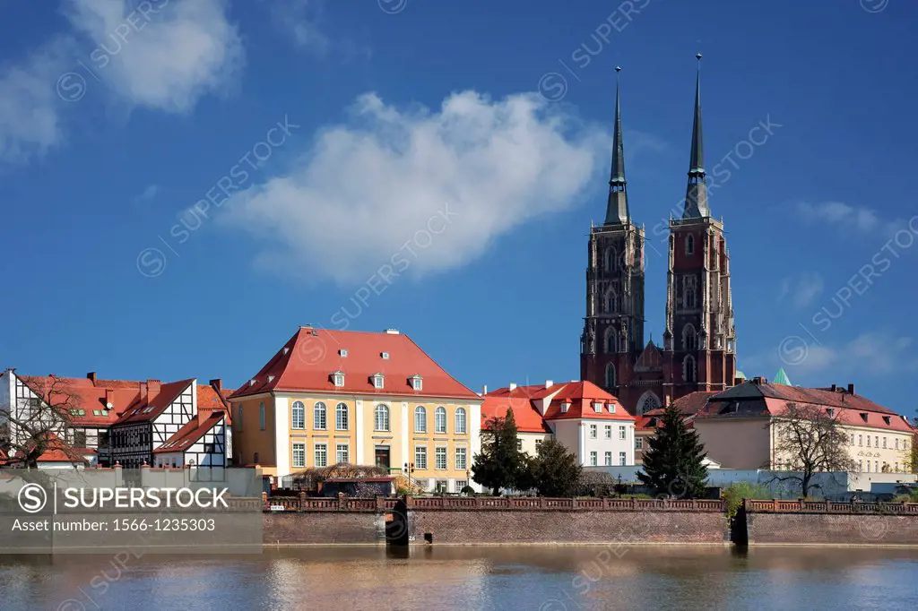 View over the Oder-River to dome island and the Dome, Wroclaw county, Voivodeship Lower Silesian, Poland, Europe