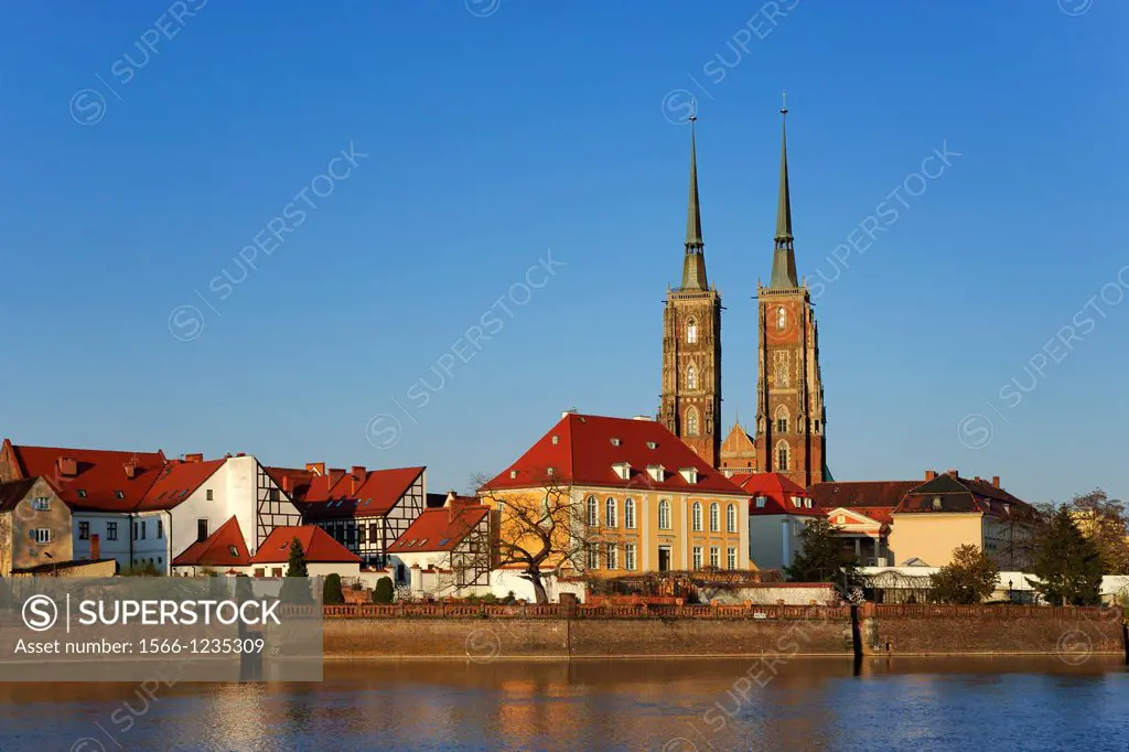 View over the Oder river to dome island and the Dome, Wroclaw county, Voivodeship Lower Silesian, Poland, Europe