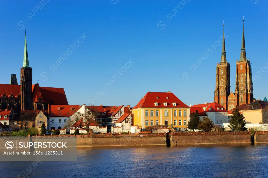 View over the Oder river to dome island, the Dome and the Church of the Holy Cross, Wroclaw county, Voivodeship Lower Silesian, Poland, Europe