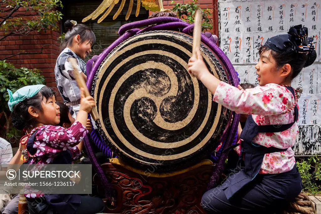Girls banging a drum during Sanja Matsuri Festival, Sensoji Temple, Asakusa Jinja, Asakusa, Tokyo, Japan, Asia