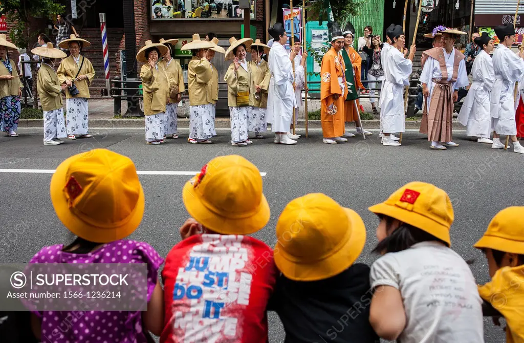children looking the Sanno Matsuri parade, near the Ichigaya station The parade begins and ends at HieJinja shrine, Nagata-cho Tokyo city, Japan, Asia