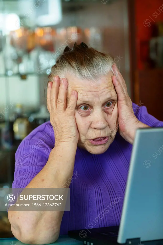 An elderly woman, a lover of computer games.