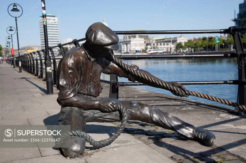 The Linesman Sculpture, Dublin, Ireland, Europe.