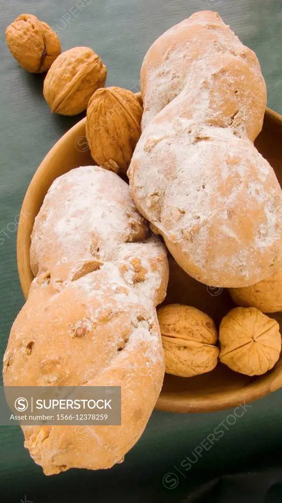 Walnut bread