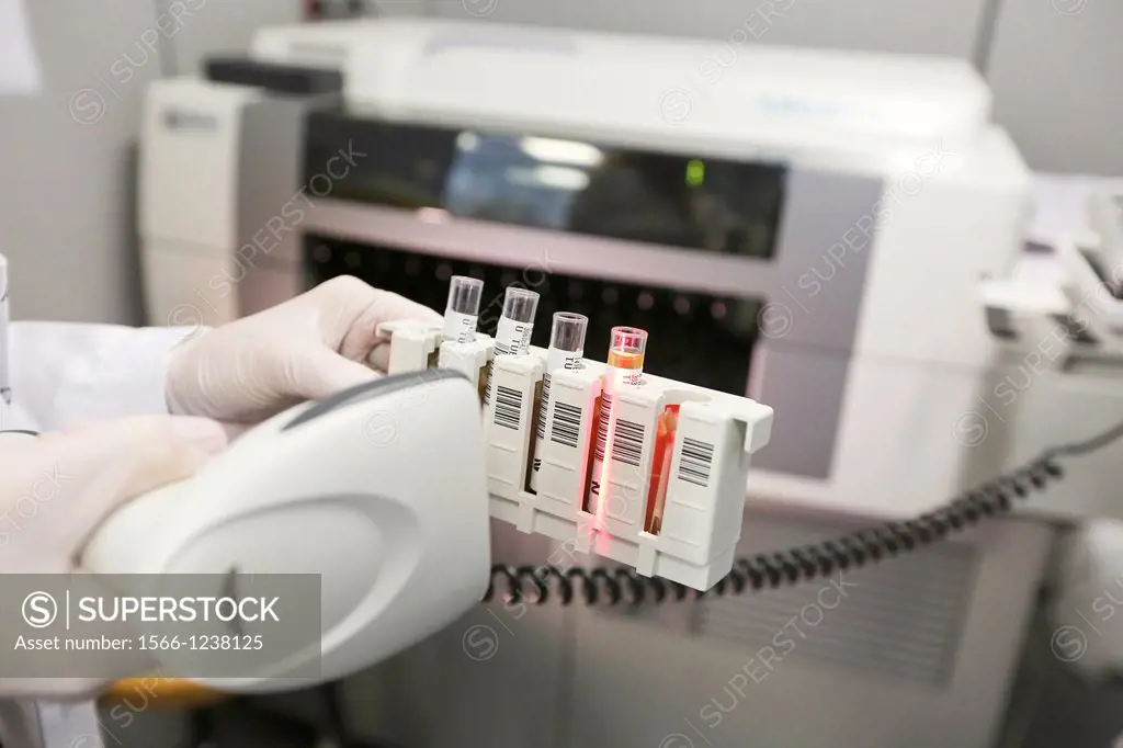 Automated analysis, chemiluminescence, Barcode reading, Analysis Laboratory, Onkologikoa Hospital, Oncology Institute, Case Center for prevention, dia...