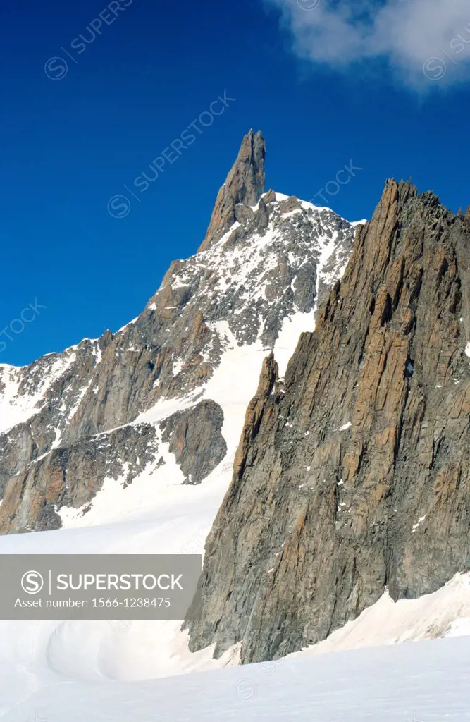 Dent du Geant, Mont Blanc mountain massif, Savoy Alps, France