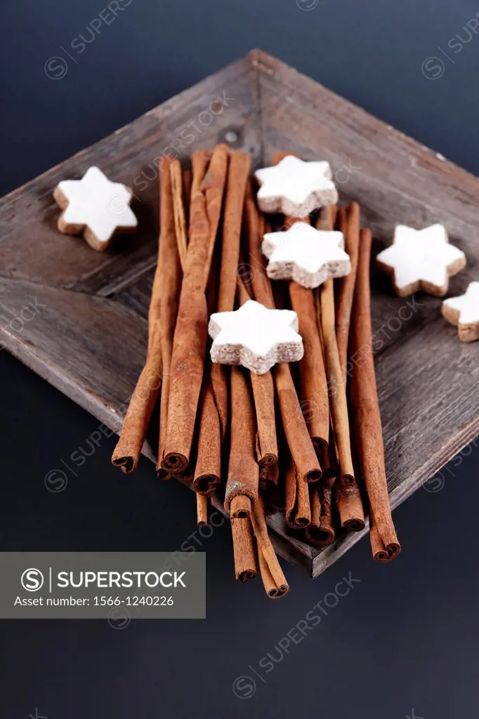 cinnamon sticks in wooden bowl - Cinnamomum cassia - cinnamon star cookies at christmas