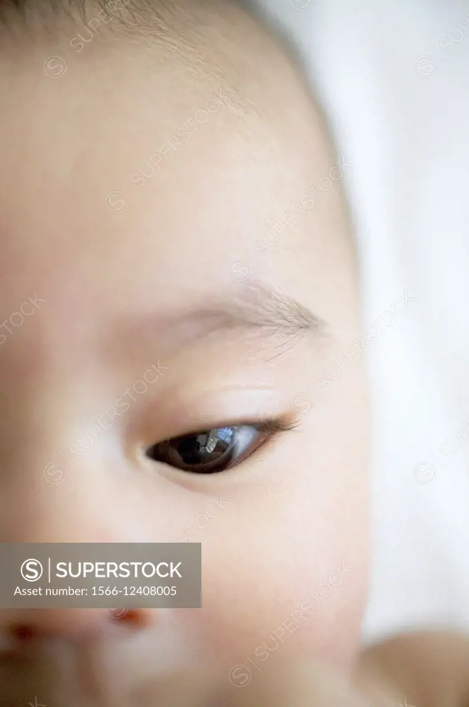 Closeup of a baby girl´s face.