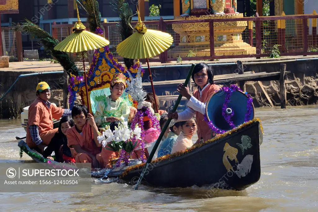 Myanmar, Shan State, Inle Lake, Ywama surroundings, Shinpyu (ordination) procession.