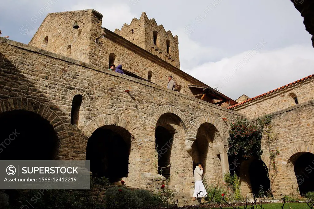 France,Roussillon,Pyrenees-Orientales, Saint-Martin-du-Canigou roman abbey, the cloister.