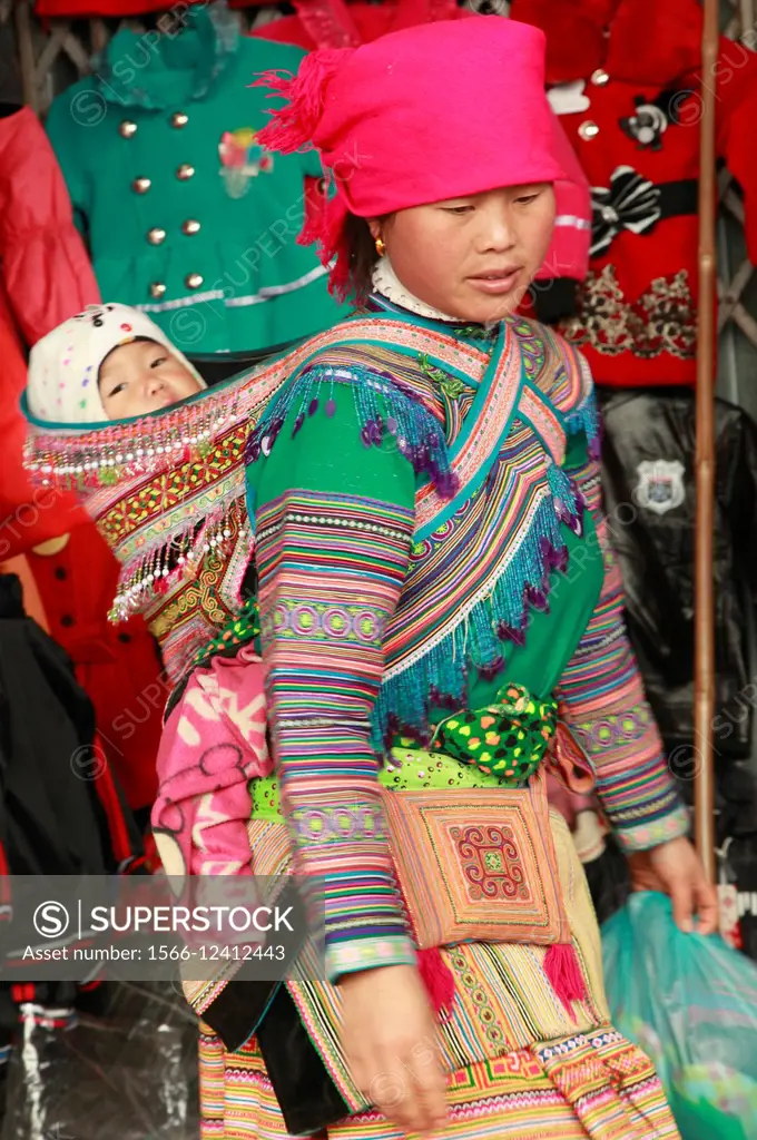Vietnam, Lao Cai Province, Can Cau, market, people, hmong tribeswoman, child