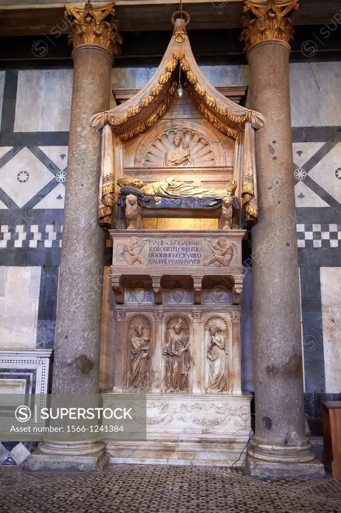 The monumental Tomb of Antipope John XXIII by Donatello and Michelozzo Michelozzi 1420s  The Bapistry of the Duomo, Florence Italy
