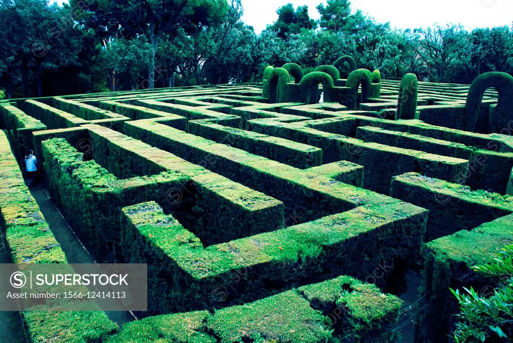 labyrinth park in Barcelona