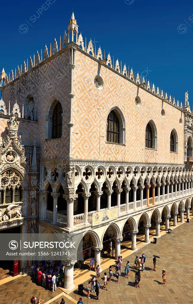 The 14th Century Gothic style eastern facade of The Doge´s Palace on St Marks Square, Palazzo Ducale, Venice Italy
