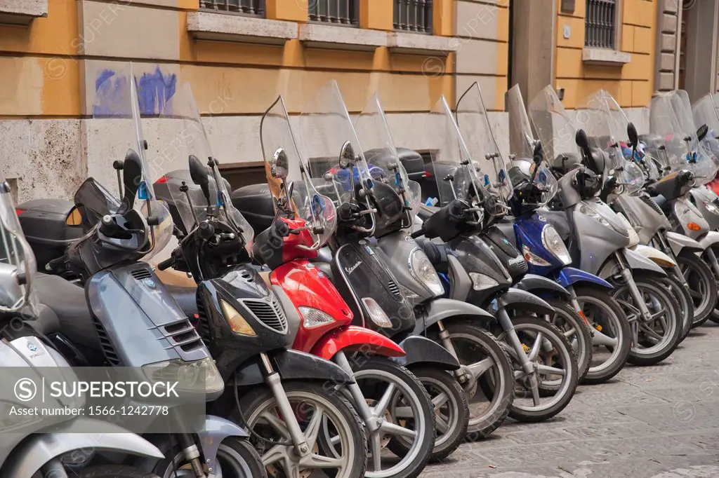 Characteristical Street scenery with mopeds, Florence, Tuscany, Central Italy, Italy, Europe