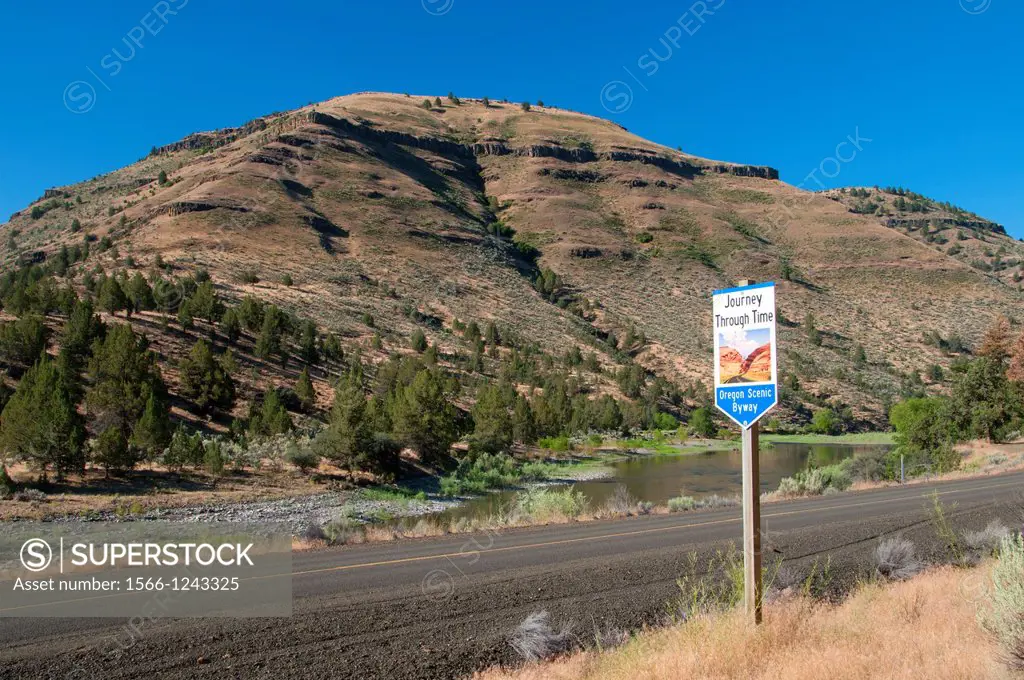 Journey Through Time National Scenic Byway along John Day River near Spray, John Day River State Scenic Waterway, Prineville District Bureau of Land M...